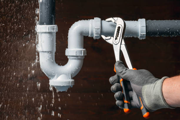 Professional Emergency Plumber technician working in Triangle, VA